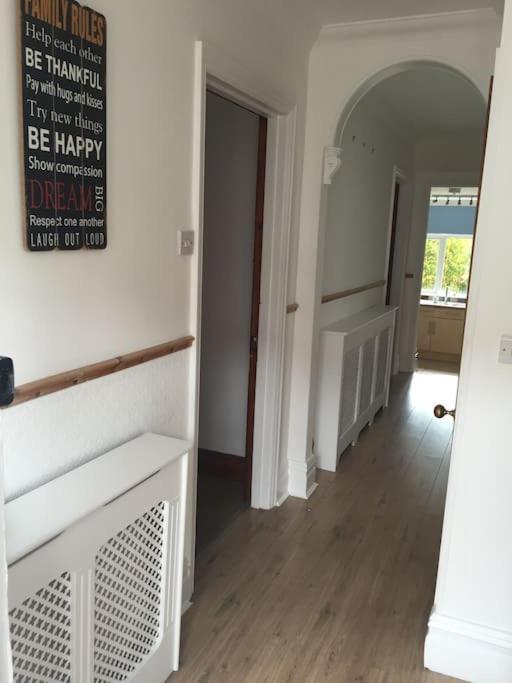 Spacious 5 Large Bedroom Victorian House - Beach 2 Miles 풀 외부 사진