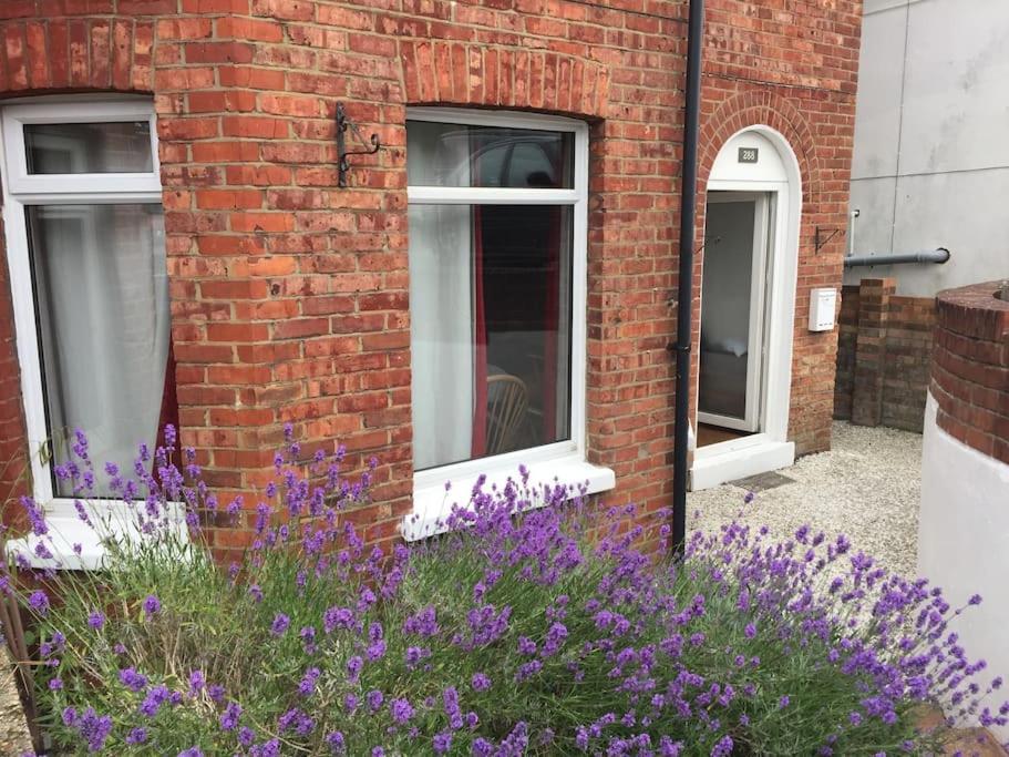 Spacious 5 Large Bedroom Victorian House - Beach 2 Miles 풀 외부 사진