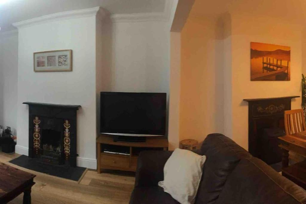 Spacious 5 Large Bedroom Victorian House - Beach 2 Miles 풀 외부 사진