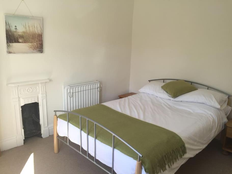 Spacious 5 Large Bedroom Victorian House - Beach 2 Miles 풀 외부 사진