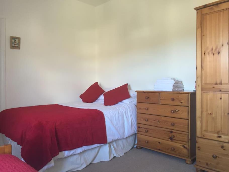 Spacious 5 Large Bedroom Victorian House - Beach 2 Miles 풀 외부 사진