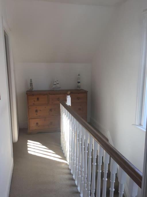 Spacious 5 Large Bedroom Victorian House - Beach 2 Miles 풀 외부 사진