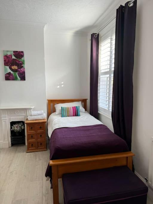 Spacious 5 Large Bedroom Victorian House - Beach 2 Miles 풀 외부 사진